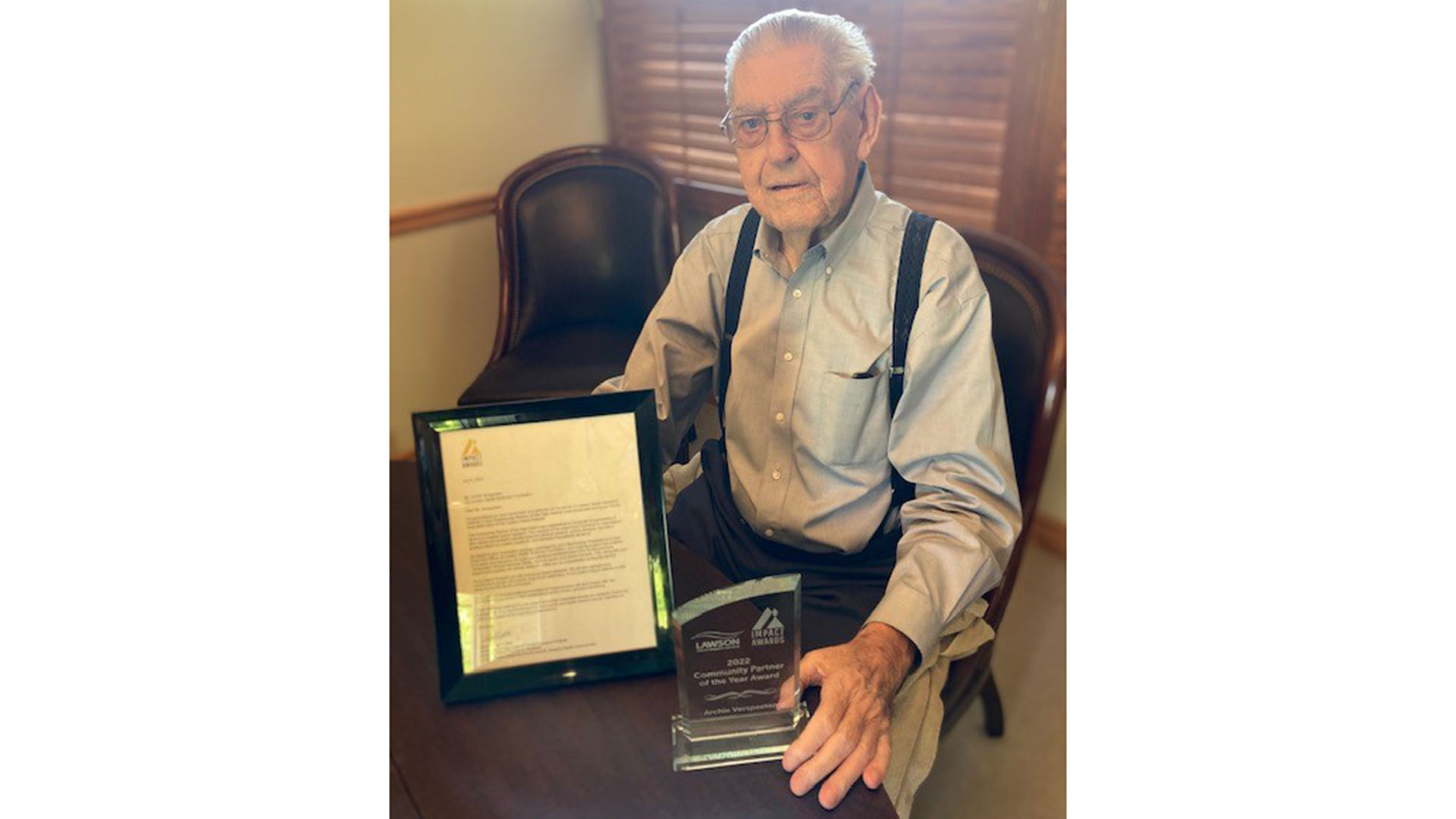 Archie Verspeeten accepting his award 